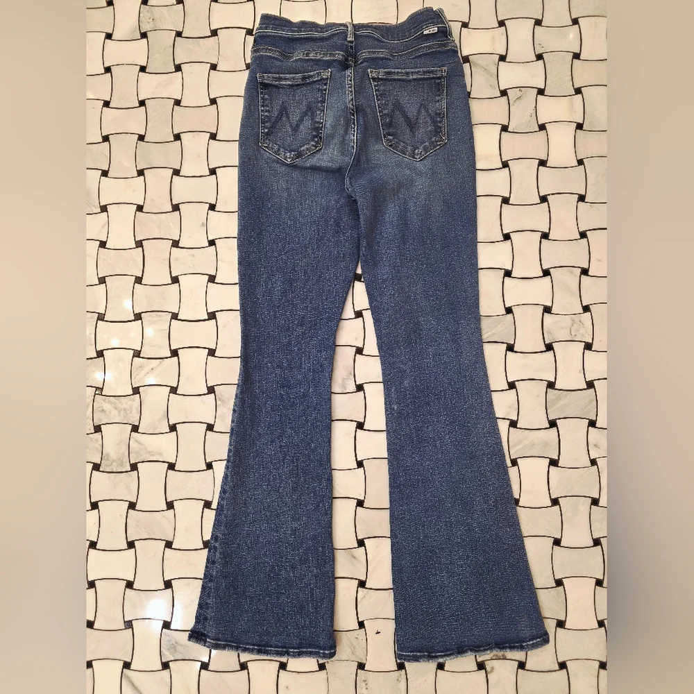 MOTHER High Waisted Weekender Skimp Flare Jeans Size 28 - Picture 10 of 14